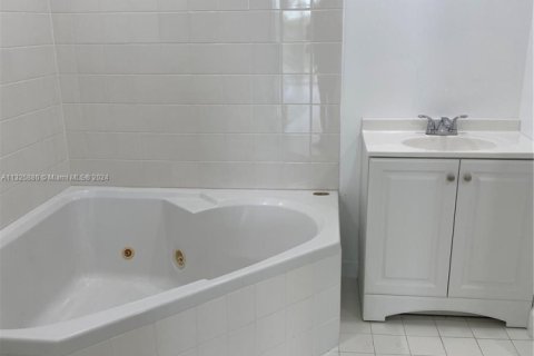 Condo in Doral, Florida, 3 bedrooms  № 1868012 - photo 21