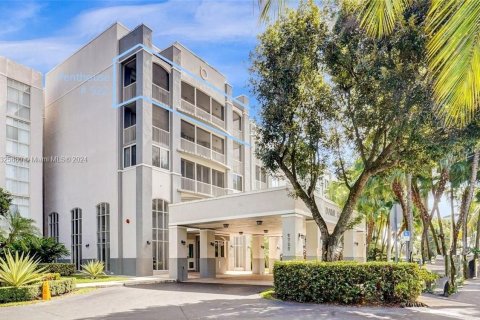 Condo in Doral, Florida, 3 bedrooms  № 1868012 - photo 1