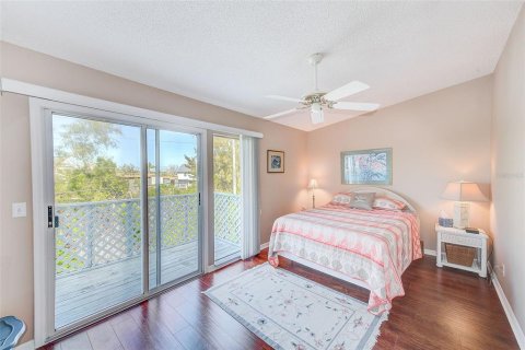Townhouse in Indian Rocks Beach, Florida 3 bedrooms, 145.48 sq.m. № 1613702 - photo 22