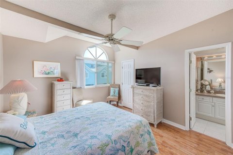 Townhouse in Indian Rocks Beach, Florida 3 bedrooms, 145.48 sq.m. № 1613702 - photo 19