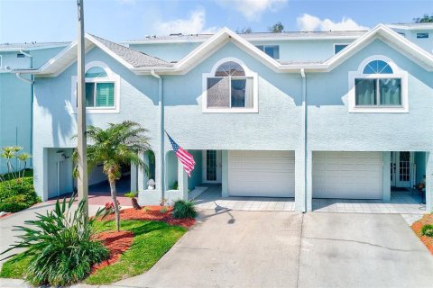 Townhouse in Indian Rocks Beach, Florida 3 bedrooms, 145.48 sq.m. № 1613702 - photo 1