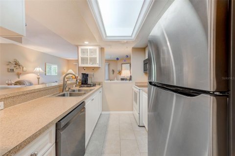 Townhouse in Indian Rocks Beach, Florida 3 bedrooms, 145.48 sq.m. № 1613702 - photo 15