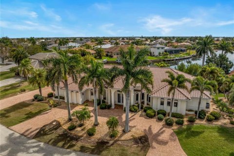 Villa ou maison à Punta Gorda, Floride 4 chambres, 391.12 m2 № 2122980