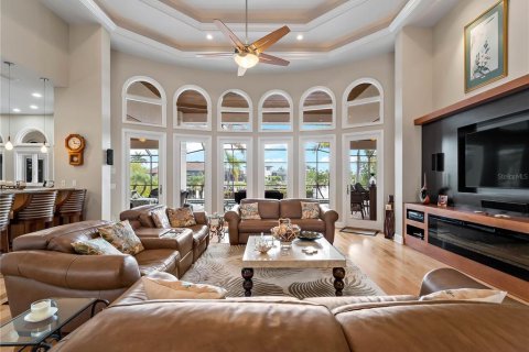 House in Punta Gorda, Florida 4 bedrooms, 391.12 sq.m. № 2122980 - photo 6