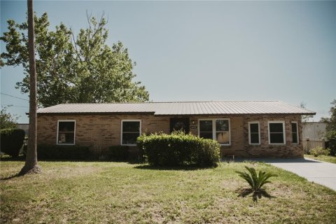 House in Ocala, Florida 3 bedrooms, 165.55 sq.m. № 2091944