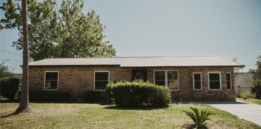 House in Ocala, Florida 3 bedrooms, 165.55 sq.m. № 2091944