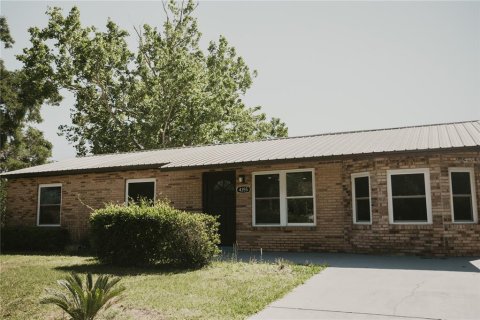 House in Ocala, Florida 3 bedrooms, 165.55 sq.m. № 2091944 - photo 2