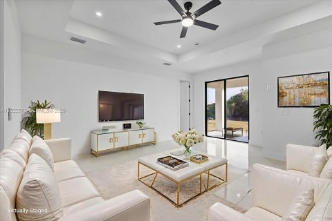 Villa ou maison à vendre à Lehigh Acres, Floride: 4 chambres, 145.86 m2 № 1976885 - photo 2