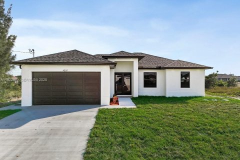 Villa ou maison à vendre à Lehigh Acres, Floride: 4 chambres, 145.86 m2 № 1976885 - photo 1
