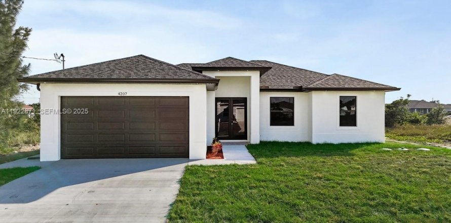 Villa ou maison à Lehigh Acres, Floride 4 chambres, 145.86 m2 № 1976885