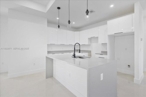 Villa ou maison à vendre à Lehigh Acres, Floride: 4 chambres, 145.86 m2 № 1976885 - photo 9