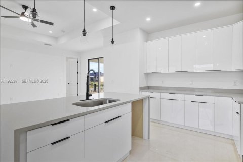 Villa ou maison à vendre à Lehigh Acres, Floride: 4 chambres, 145.86 m2 № 1976885 - photo 10