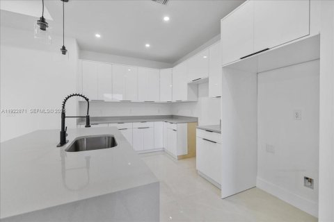 Villa ou maison à vendre à Lehigh Acres, Floride: 4 chambres, 145.86 m2 № 1976885 - photo 11