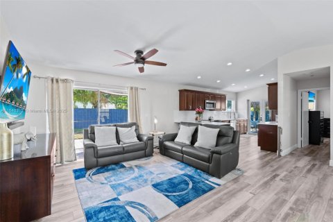 House in Davie, Florida 3 bedrooms, 126.35 sq.m. № 1828968 - photo 6