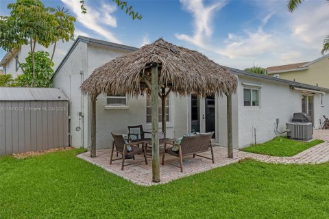 House in Davie, Florida 3 bedrooms, 126.35 sq.m. № 1828968 - photo 21