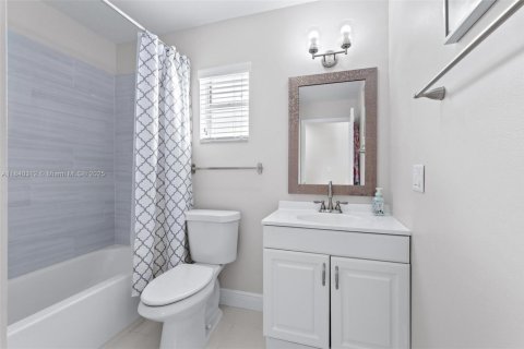 House in Davie, Florida 3 bedrooms, 126.35 sq.m. № 1828968 - photo 18