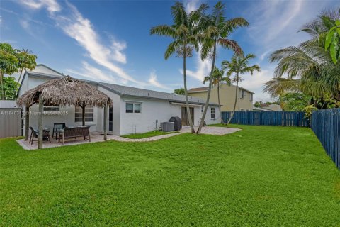 House in Davie, Florida 3 bedrooms, 126.35 sq.m. № 1828968 - photo 20