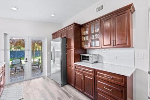 House in Davie, Florida 3 bedrooms, 126.35 sq.m. № 1828968 - photo 12