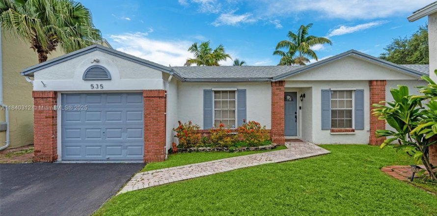 House in Davie, Florida 3 bedrooms, 126.35 sq.m. № 1828968