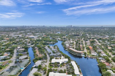 Townhouse in Wilton Manors, Florida 1 bedroom, 116.13 sq.m. № 1178656 - photo 1