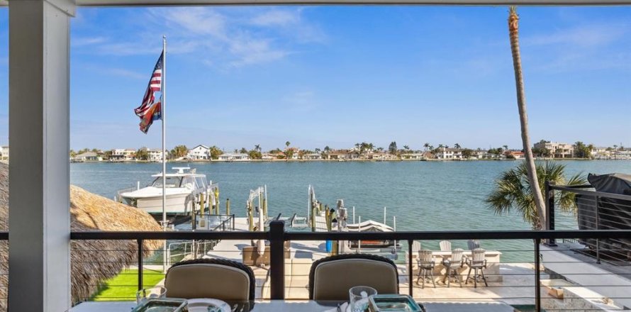 Casa en Saint Pete Beach, Florida 4 dormitorios, 324.14 m2 № 1657985
