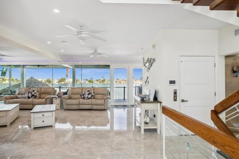 Casa en venta en Saint Pete Beach, Florida, 4 dormitorios, 324.14 m2 № 1657985 - foto 6