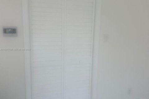 Casa en venta en Hollywood, Florida, 3 dormitorios, 157.38 m2 № 2034204 - foto 19