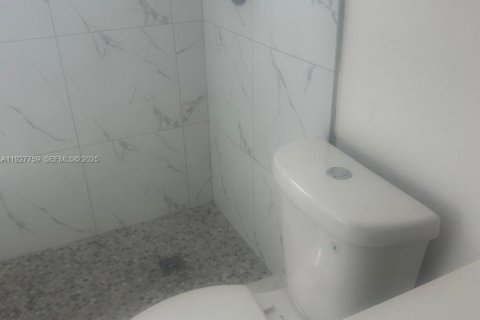 Casa en venta en Hollywood, Florida, 3 dormitorios, 157.38 m2 № 2034204 - foto 12