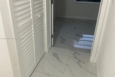 Casa en venta en Hollywood, Florida, 3 dormitorios, 157.38 m2 № 2034204 - foto 25