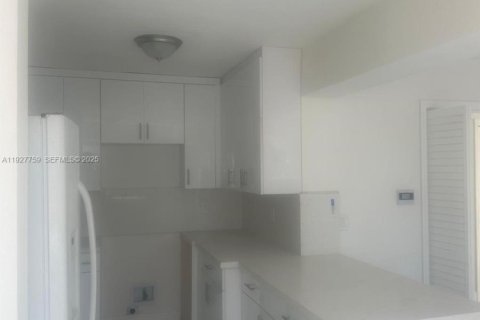 Casa en venta en Hollywood, Florida, 3 dormitorios, 157.38 m2 № 2034204 - foto 3