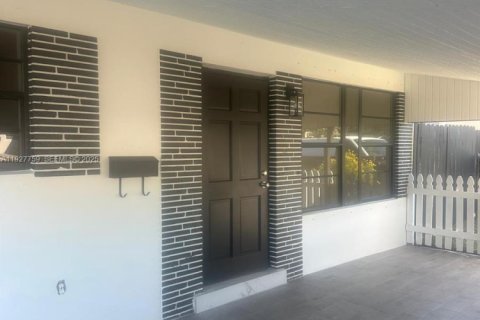 Casa en venta en Hollywood, Florida, 3 dormitorios, 157.38 m2 № 2034204 - foto 5