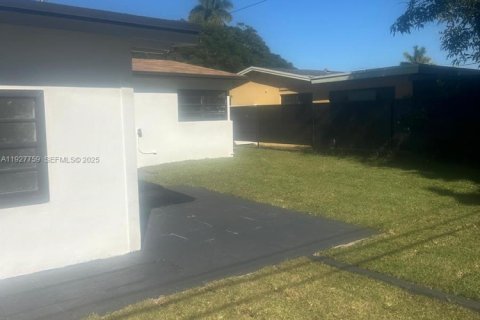 Casa en venta en Hollywood, Florida, 3 dormitorios, 157.38 m2 № 2034204 - foto 16