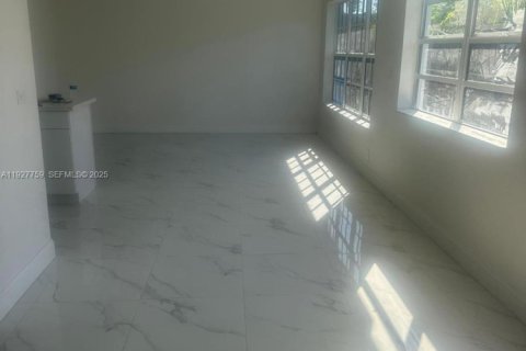 Casa en venta en Hollywood, Florida, 3 dormitorios, 157.38 m2 № 2034204 - foto 4