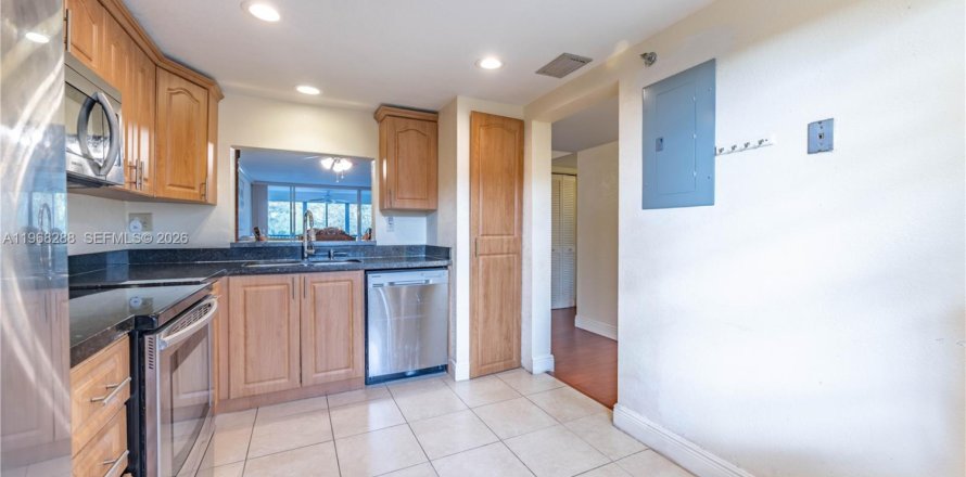 Condominio en Lauderhill, Florida, 2 dormitorios  № 2031857