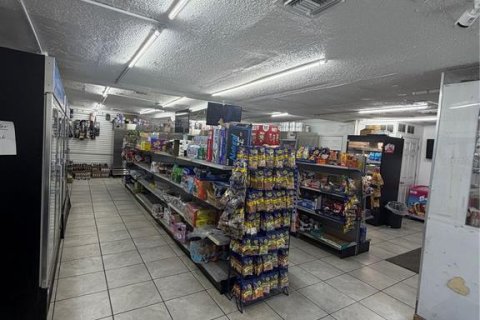 Immobilier commercial à vendre à Sanford, Floride: 214.05 m2 № 2417055 - photo 2