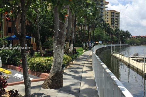 Снять в аренду кондоминиум в Майами, Флорида 1 спальня, 63.64м2, № 2029777 - фото 10