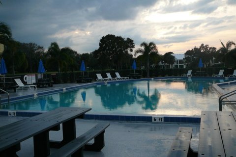 Casa en venta en Fort Pierce, Florida, 2 dormitorios, 167.97 m2 № 874534 - foto 1