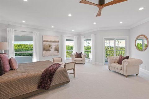 House in Jupiter, Florida 5 bedrooms, 437.29 sq.m. № 2087917 - photo 20