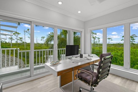House in Jupiter, Florida 5 bedrooms, 437.29 sq.m. № 2087917 - photo 24