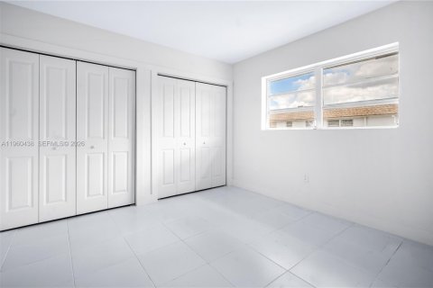 Apartment in Miami, Florida 2 bedrooms, 3019.88 sq.m. № 2023740 - photo 7