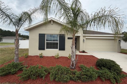 House in Clermont, Florida 4 bedrooms, 179.86 sq.m. № 2167565