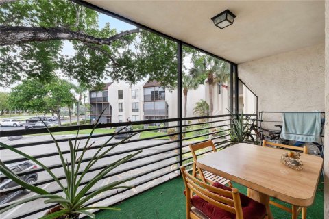 Condo in Tamarac, Florida, 2 bedrooms № 2177255 - photo 12