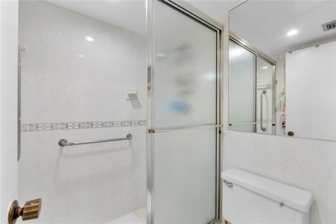 Condo in Tamarac, Florida, 2 bedrooms № 2177255 - photo 9