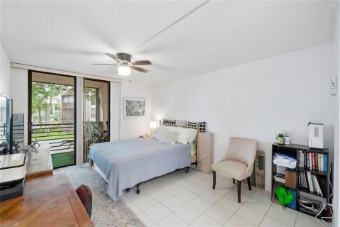 Condo in Tamarac, Florida, 2 bedrooms № 2177255 - photo 6