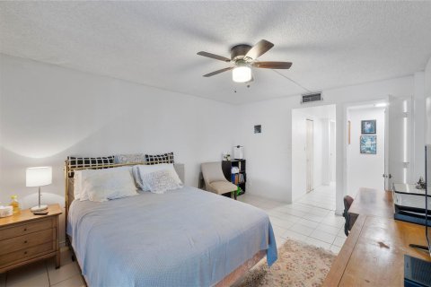 Condo in Tamarac, Florida, 2 bedrooms № 2177255 - photo 7