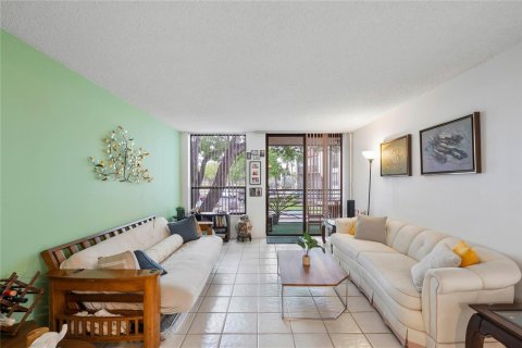 Condo in Tamarac, Florida, 2 bedrooms № 2177255 - photo 5
