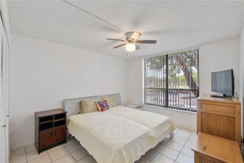 Condo in Tamarac, Florida, 2 bedrooms № 2177255 - photo 10