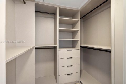 Снять в аренду кондоминиум в Майами-Бич, Флорида 3 спальни, 225.29м2, № 1874345 - фото 23