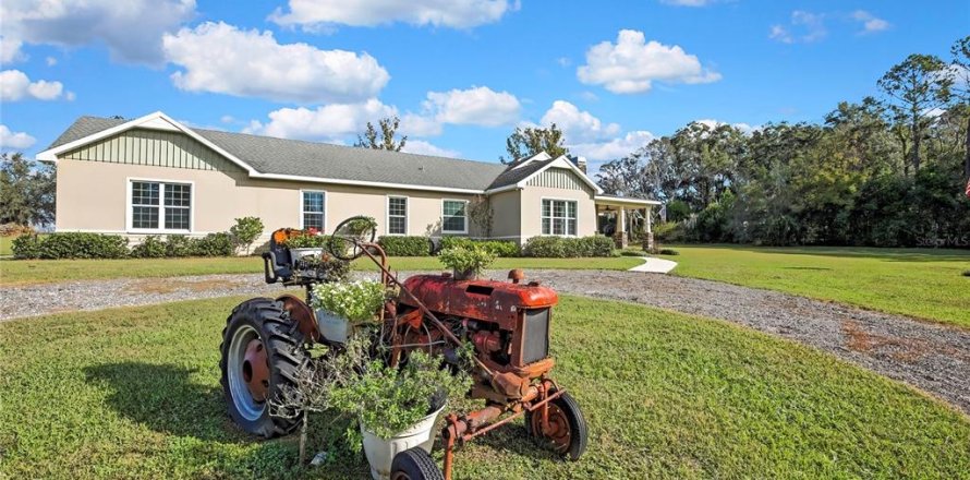 Casa en Dade City, Florida 4 dormitorios, 243.03 m2 № 2155632