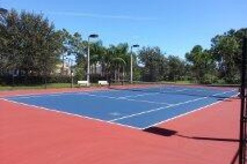 Propiedad comercial en alquiler en Port St. Lucie, Florida, 3 dormitorios, 136.29 m2 № 1154130 - foto 1